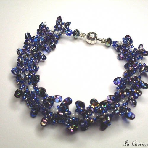 Bracelet bleu irisé en spirale - fermoir argenté aimanté