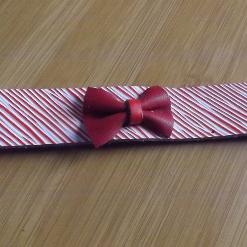 Bra30- bracelet en cuir strié et noeud rouge
