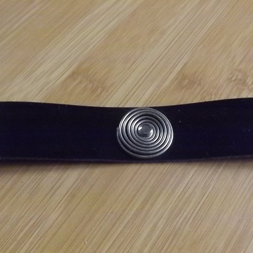Bra37- bracelet en cuir noir et tortillon argenté