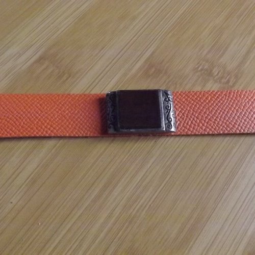 Bra41- bracelet  cuir grainé orange et concho métal et bois