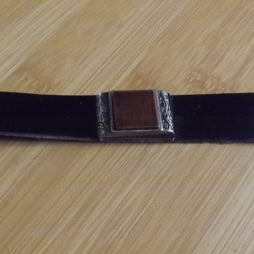 Bra42- bracelet cuir noir brillant et concho métal et bois