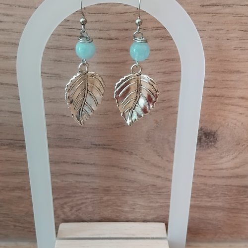 Boucles plumes et pierres naturelles