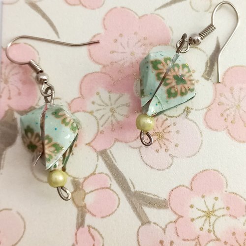 Boucles d'oreilles origami en papier japonais, bijou/bijoux origami, idéal cadeau anniversaire, cadeau fêtes des mères