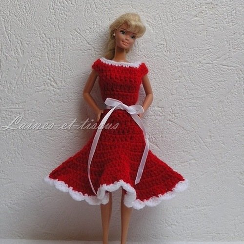 Robe rouge pour poupée type barbie
