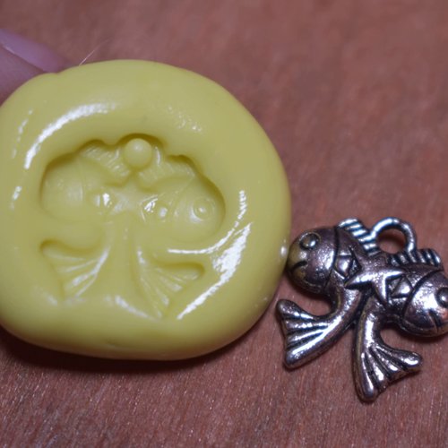 Moule silicone cabochon pendentif poisson resine epoxy , fimo,plâtre,chocolat