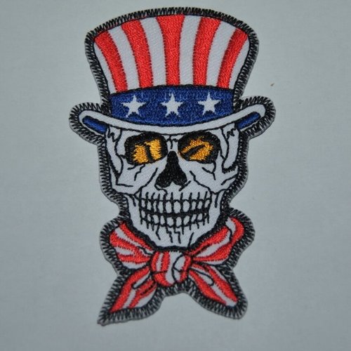 Patch tete de mort écusson brodé thermocollant coutures