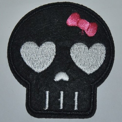 Patch tete de mort écusson brodé thermocollant coutures