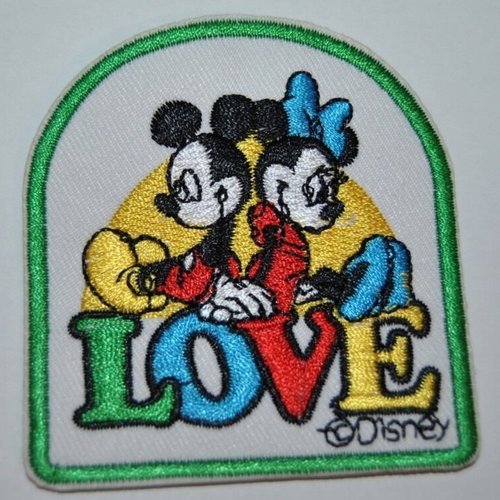 Patch love écusson brodé non thermocollant coutures