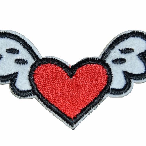 Patch coeur brodé thermocollant coutures