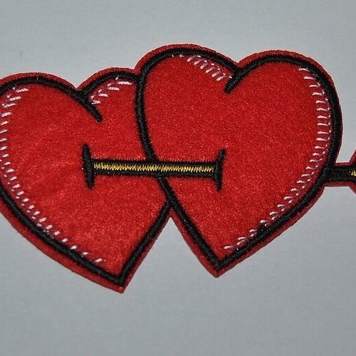 Patch coeur brodé thermocollant coutures