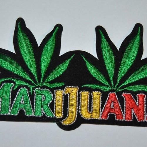 Patch cannabis ecusson thermocollant couture