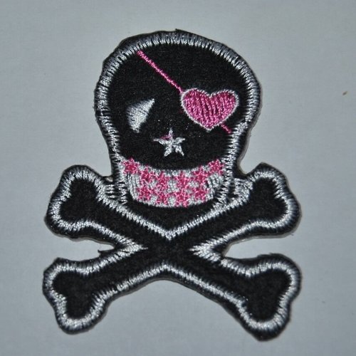 Patch tete de mort écusson brodé thermocollant coutures