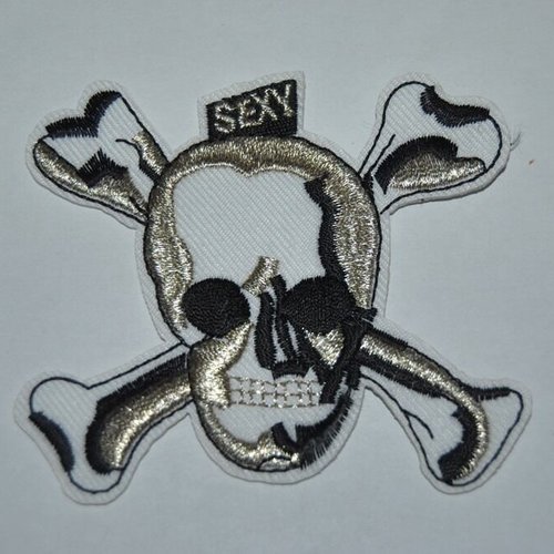Patch tete de mort écusson brodé thermocollant coutures