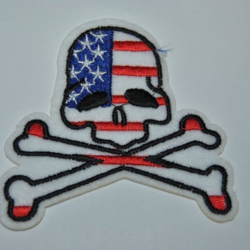 Patch tete de mort écusson brodé thermocollant coutures