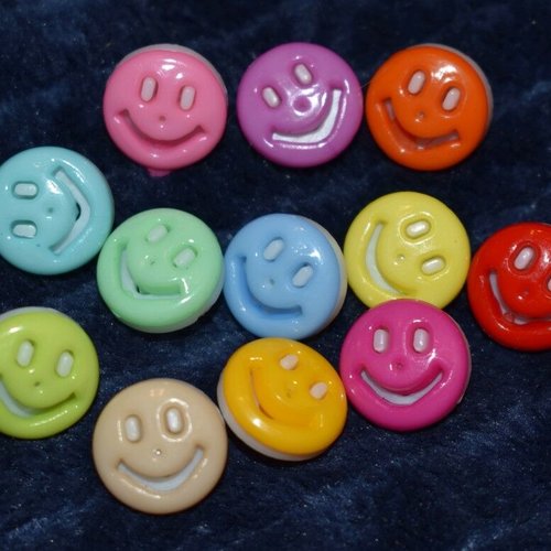 6 bouton  smiley couture mercerie scrapbooking
