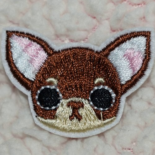 Patch chien chihuahua écusson brodé thermocollant coutures
