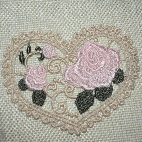 Patch coeur fleur  écusson brodé non thermocollant coutures