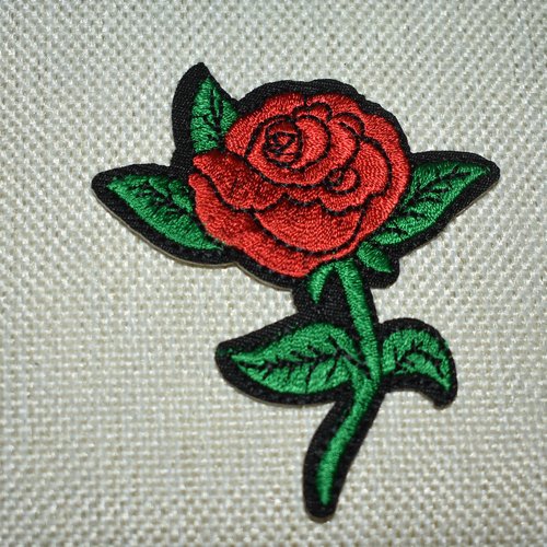 Patch fleur rose écusson brodé thermocollant coutures
