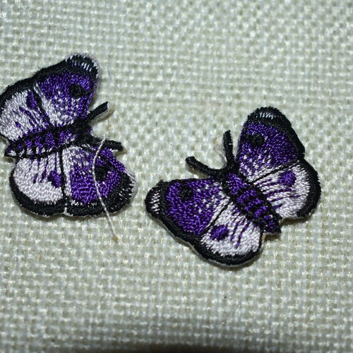 Patch 2 mini papillons écusson brodé thermocollant coutures