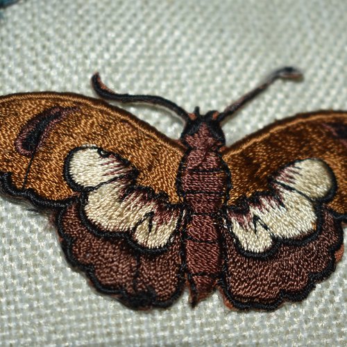 Patch papillon écusson brodé thermocollant coutures