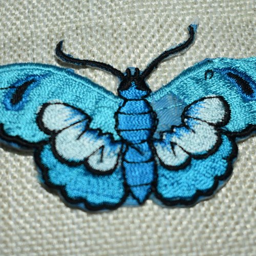 Patch papillon écusson brodé thermocollant coutures