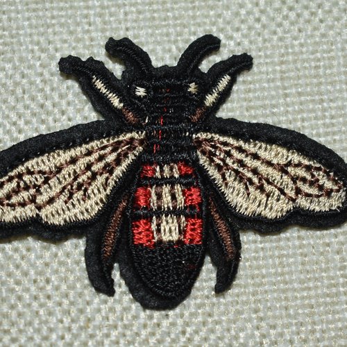 Patch papillon écusson brodé thermocollant coutures