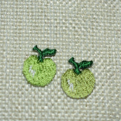 2 patch pomme brodé thermocollant coutures
