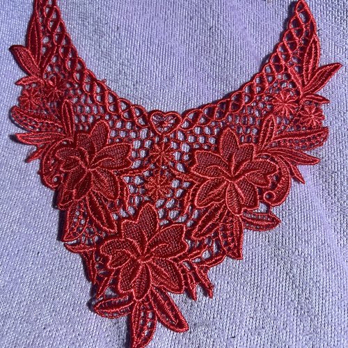 Guipure applique, col dentelle, fleurs