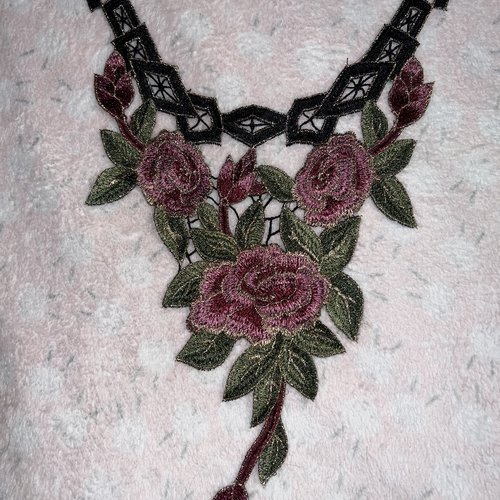 Grande guipure, fleurs, 28x. 40 cm