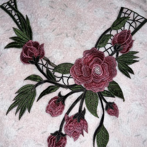 Grande guipure, fleurs,