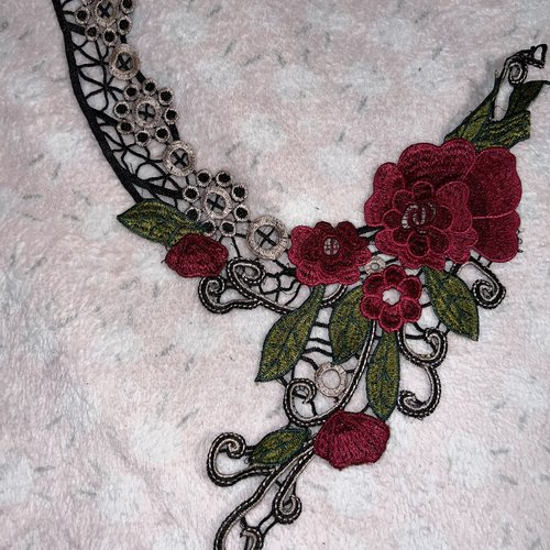 Grande guipure, fleurs,