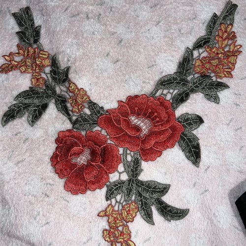 Grande guipure, fleurs,