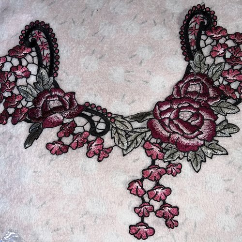 Grande guipure, fleurs,