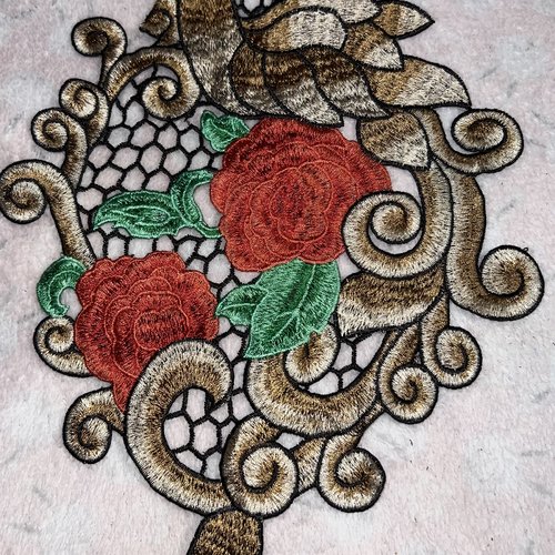 Grande guipure, fleurs