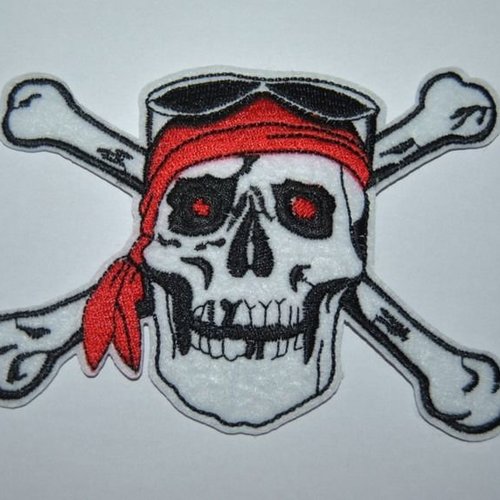 Patch tete de mort écusson brodé thermocollant coutures