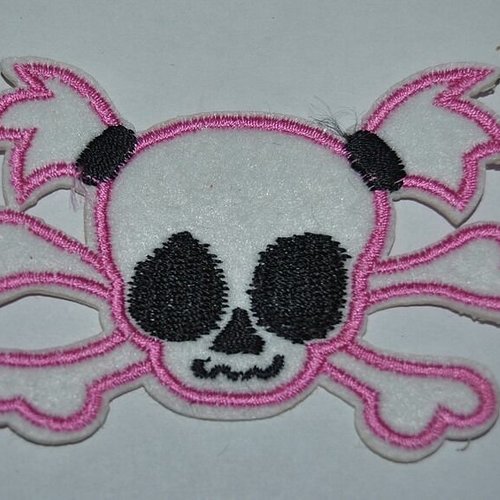 Patch tete de mort écusson brodé thermocollant coutures