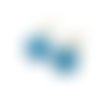 Boucles d'oreilles dormeuse cabochon en verre vernis bleu turquoise pailleté