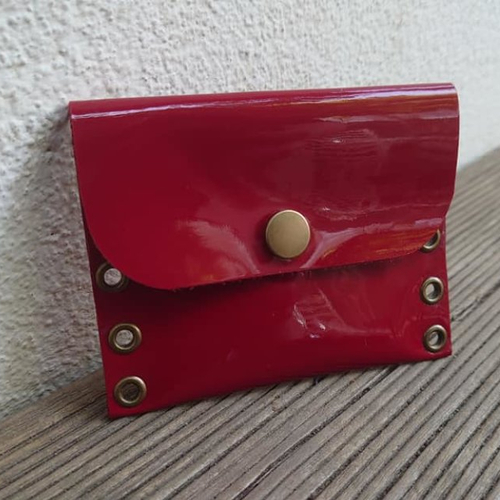Porte monnaie en cuir de veau rouge vernis brillant miroir - 9,8cm x 7,5cm