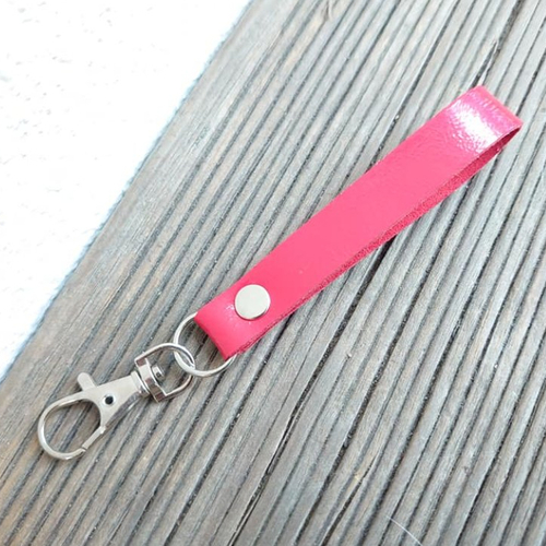 Porte clés en cuir de veau rouge - 13 cm x 15 mm