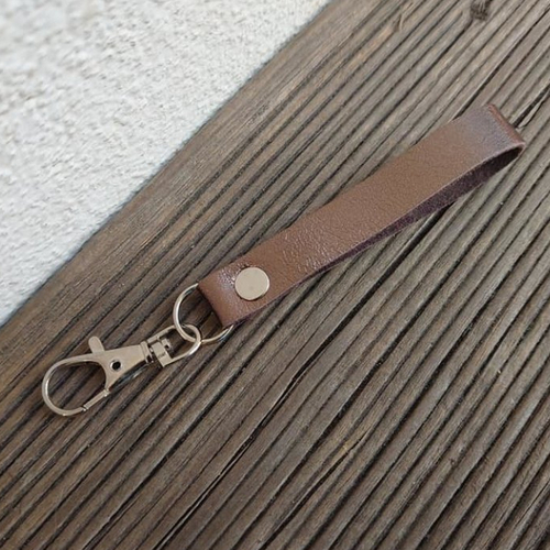 Porte clés en cuir de veau bronze irisé perlé - 13 cm x 15 mm