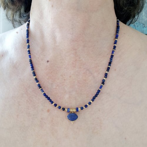 Collier pierres de gemmes lapis-lazuli