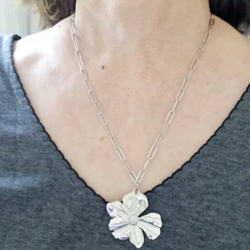 Collier long fleur