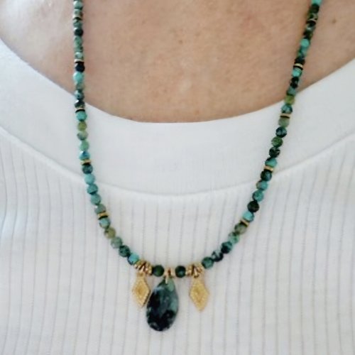 Collier pierres de gemmes turquoises africaines