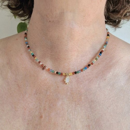 Collier court agates multicolores