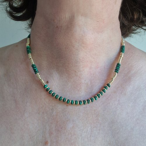 Collier rondelles malachite & acier inoxydable doré