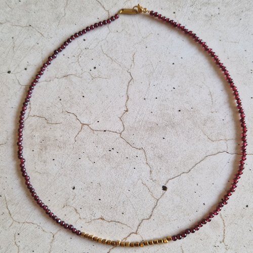 Collier grenat