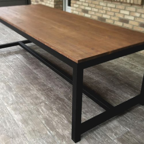 Table de salle à manger en acier et bois