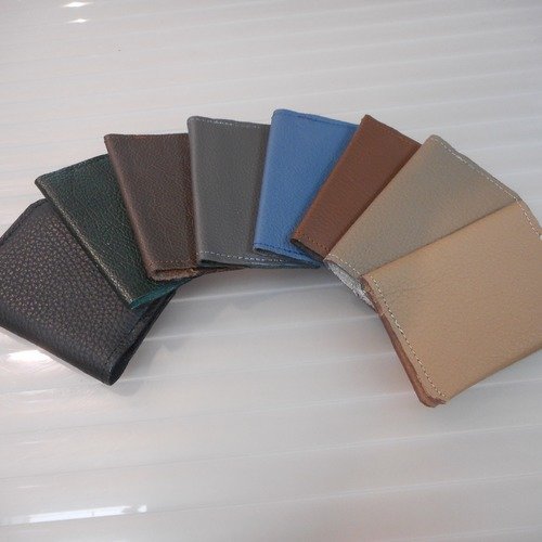 Porte carte cuir pour hommes coloris au choix, cadeau original et utile pour hommes.