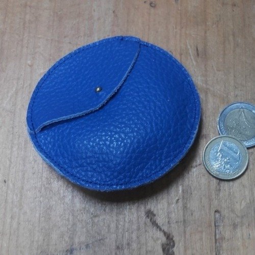 Porte monnaie cuir rond bleu pervenche, pochette écouteur, maroquinerie originale.