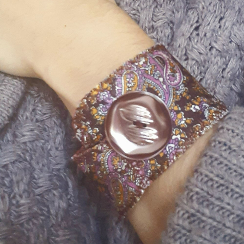 Bracelet manchette bohème cuir et soie motifs cachemires pour femmes, cadeau femme original.
